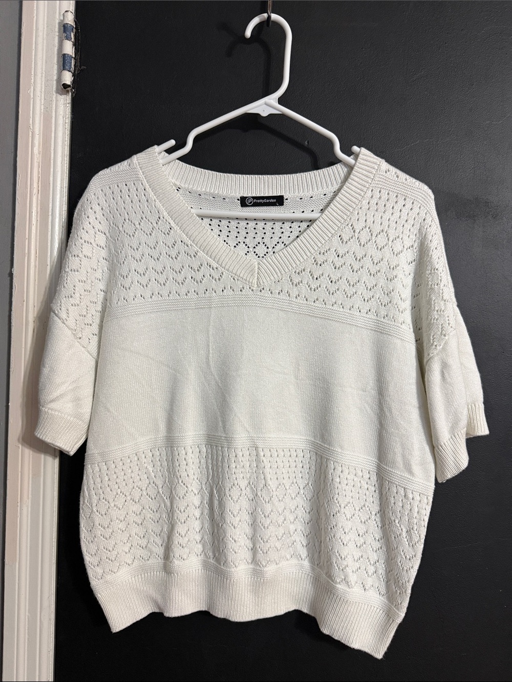Pretty Garden Ivory V-Neck Granny Sweater Size: L